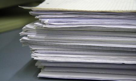 hiperregulacion_2 Papeles apilados