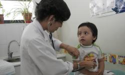 Niño con doctor